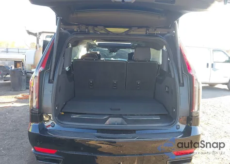 2023 Cadillac Escalade Esv 4Wd Sport Platinum z USA, uszkodzony, nr VIN 1GYS4RKL2PR110105